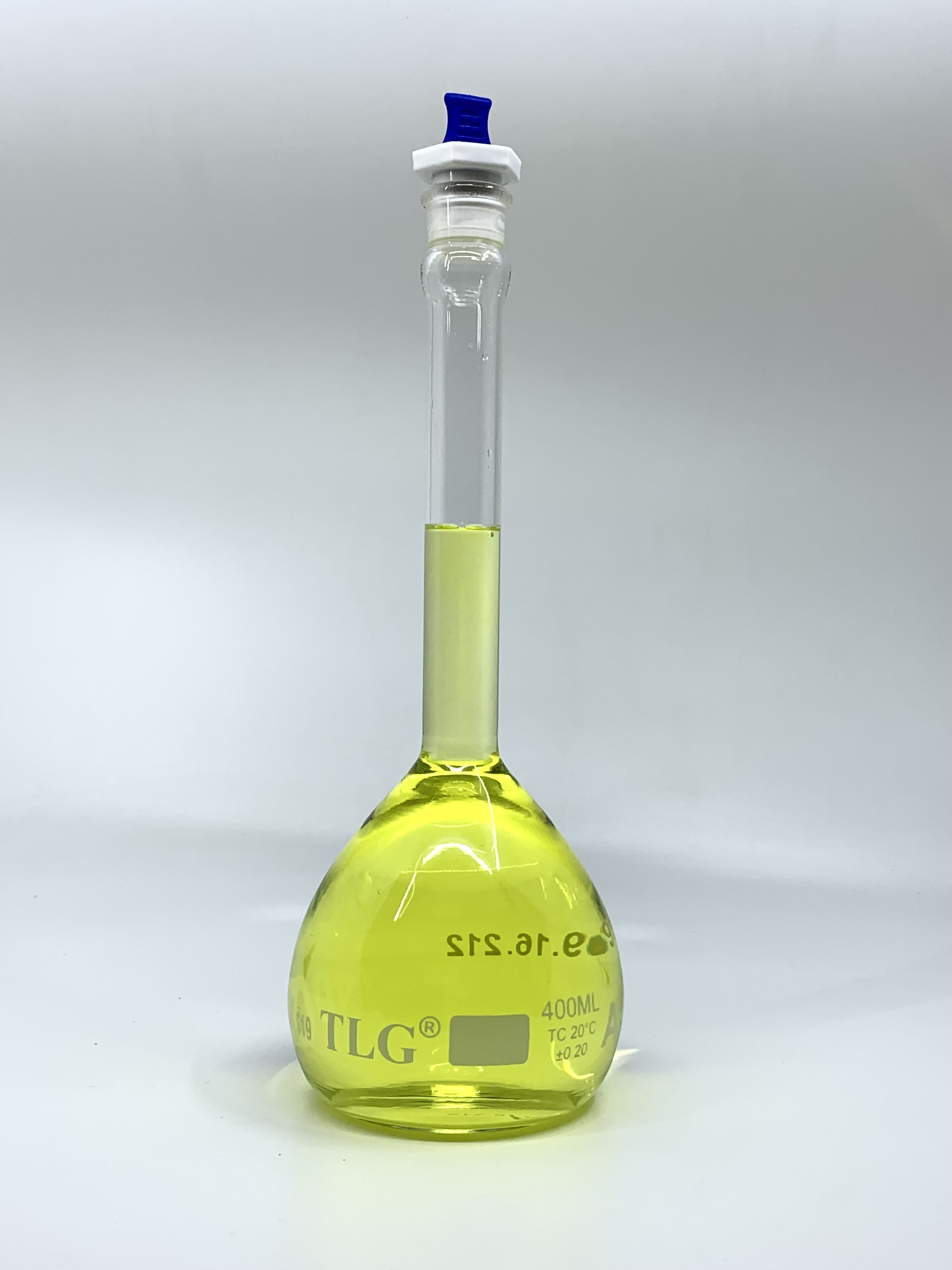 Volumetric Flask, 400mL, Heavy Duty, Clear, Wide Mouth, PE Stopper# 19, Class A, As Per USP Standards
