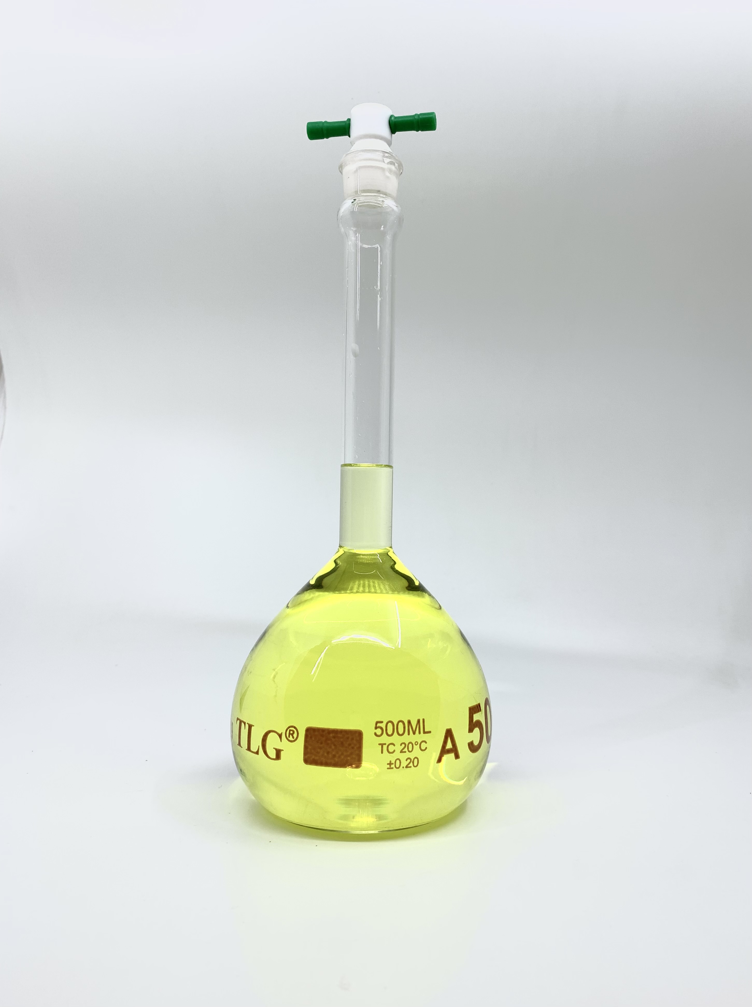 Volumetric Flask, 500mL, Heavy Duty, Wide Mouth, Clear, PTFE Stopper# 19, Class A, As Per USP Standards