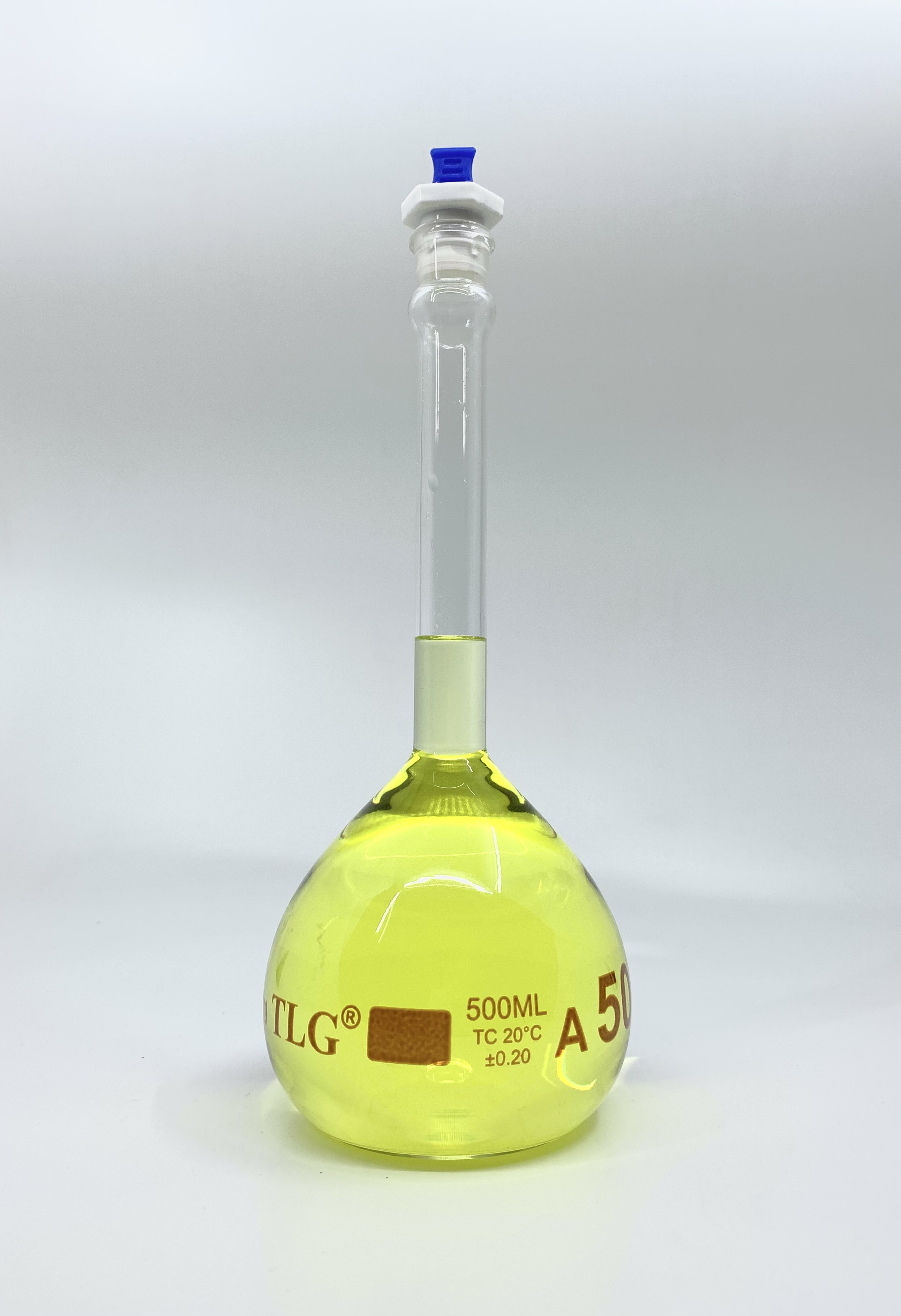 Volumetric Flask, 500mL, Serialized and Certified, Heavy Duty, Wide Mouth, Clear, PE Stopper# 19, Class A, As Per USP Standards