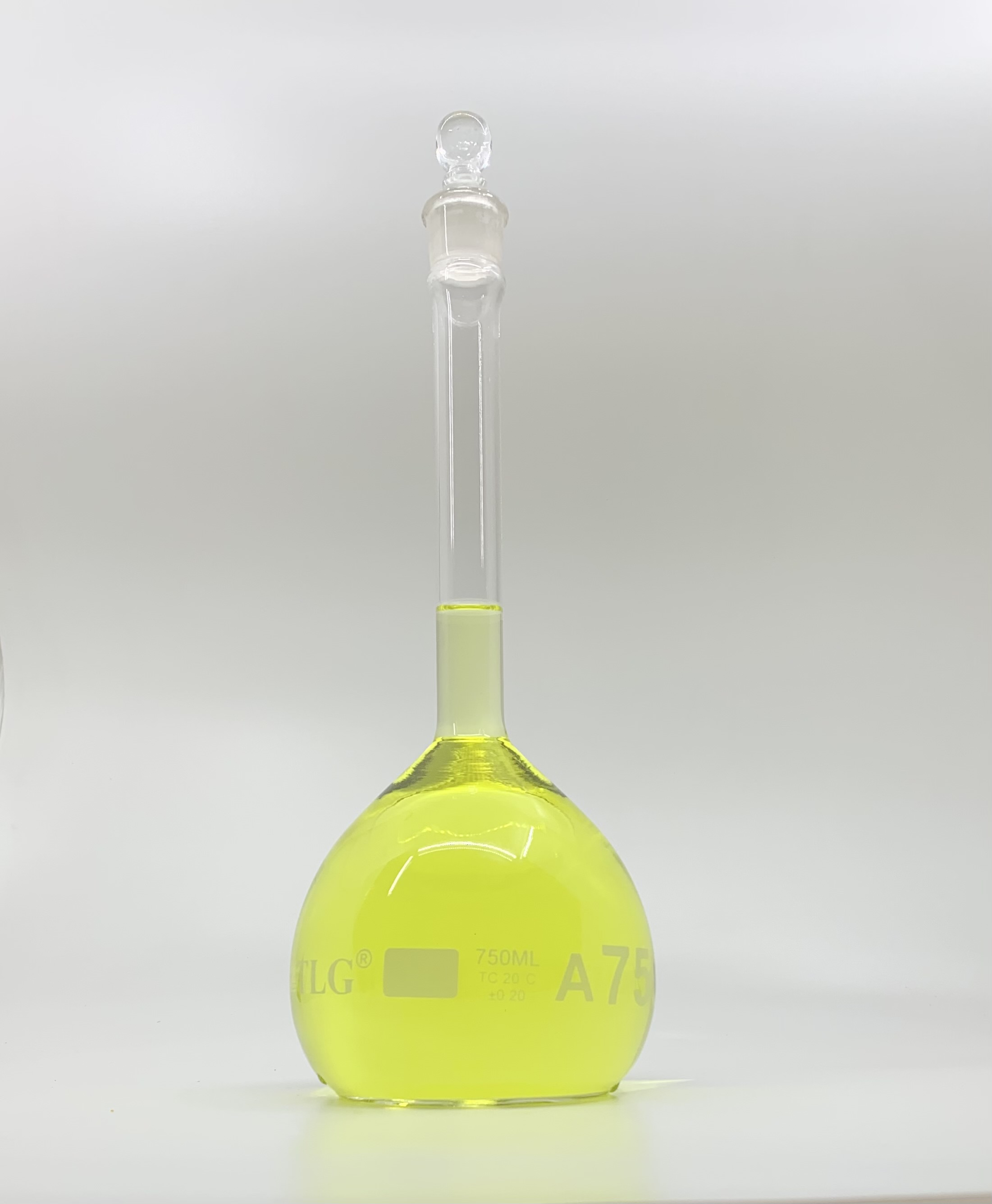 Volumetric Flask, 750mL, Heavy Duty, Wide Mouth, Clear, Glass Stopper# 22, Class A, As Per USP Standards