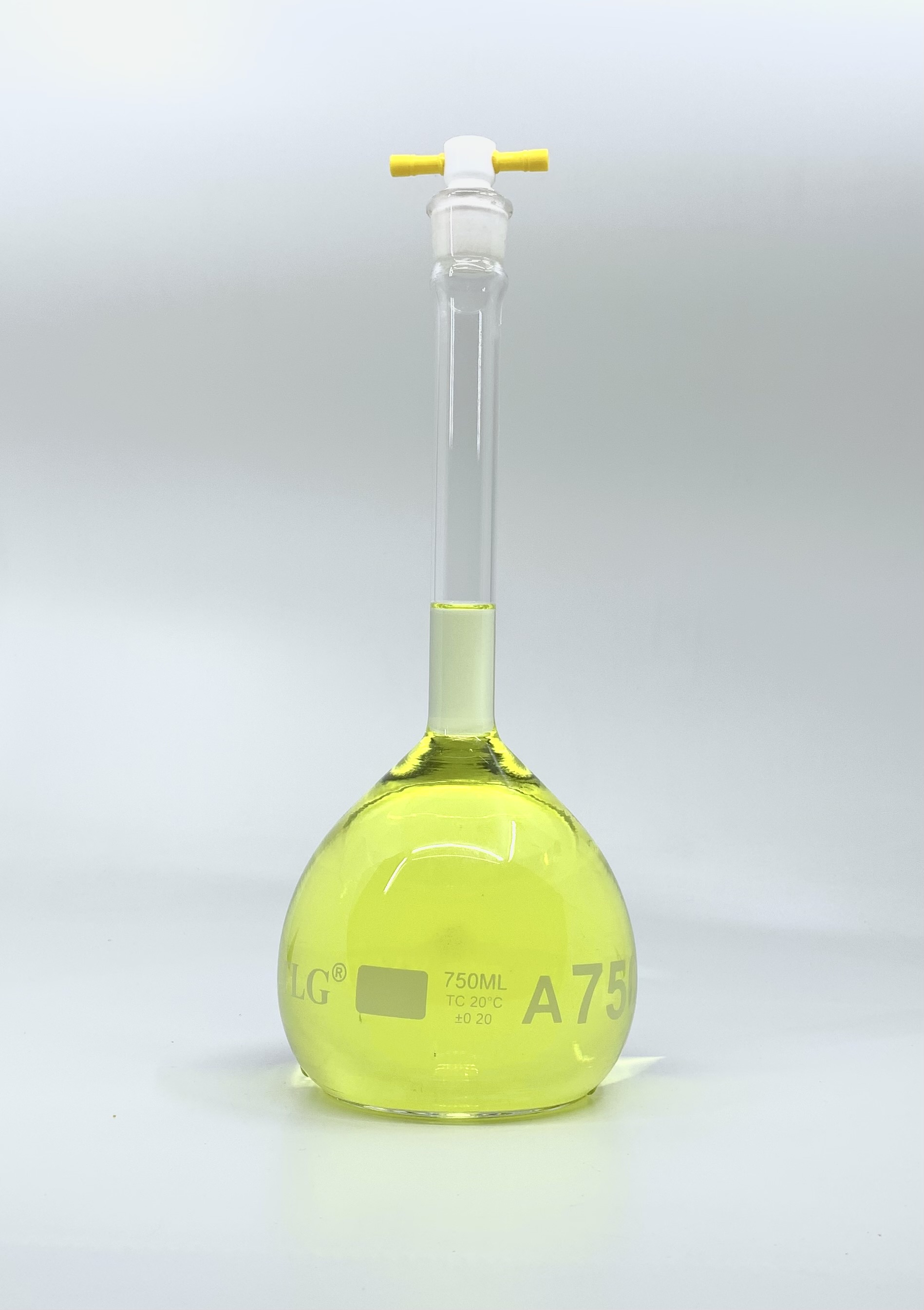 Volumetric Flask, 750mL, Serialized and Certified, Heavy Duty, Wide Mouth, Clear, PTFE Stopper# 22, Class A, As Per USP Standards