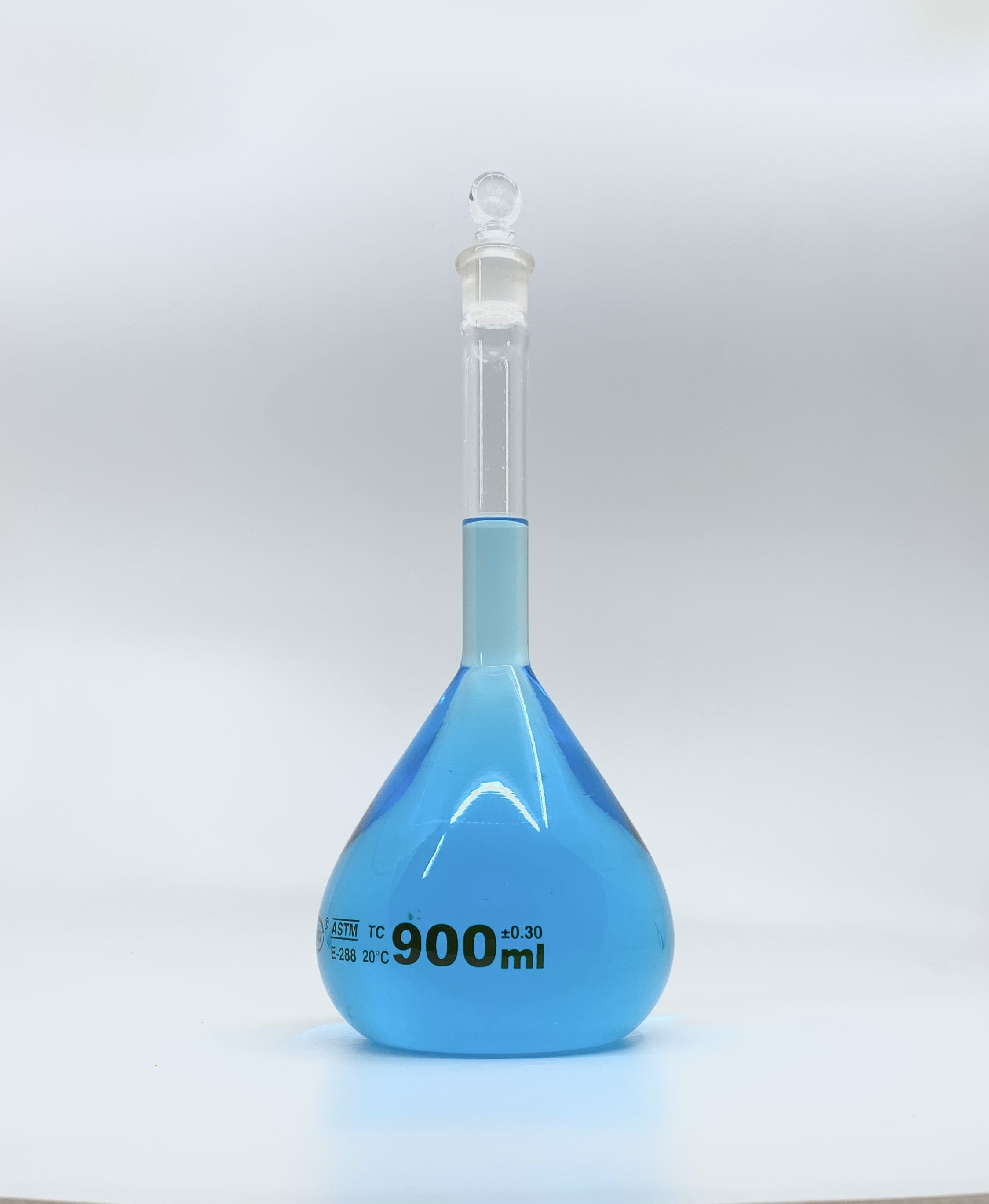 Volumetric Flask, 900mL, Heavy Duty, Wide Mouth, Clear, Glass Stopper# 22, Class A, As Per USP Standards
