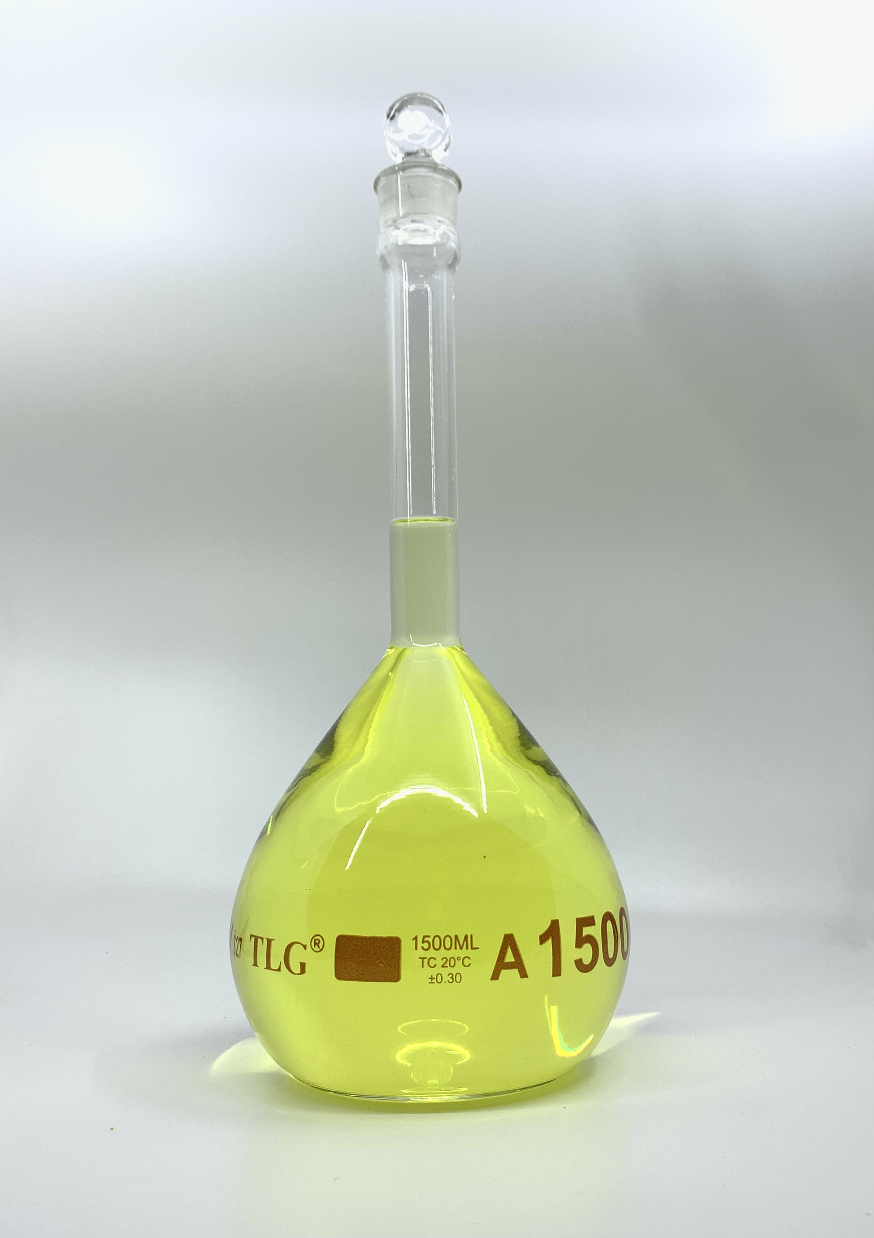 Volumetric Flask, 1500mL, Serialized and Certified, Heavy Duty, Wide Mouth, Clear, Glass Stopper# 27, Class A, As Per USP Standards