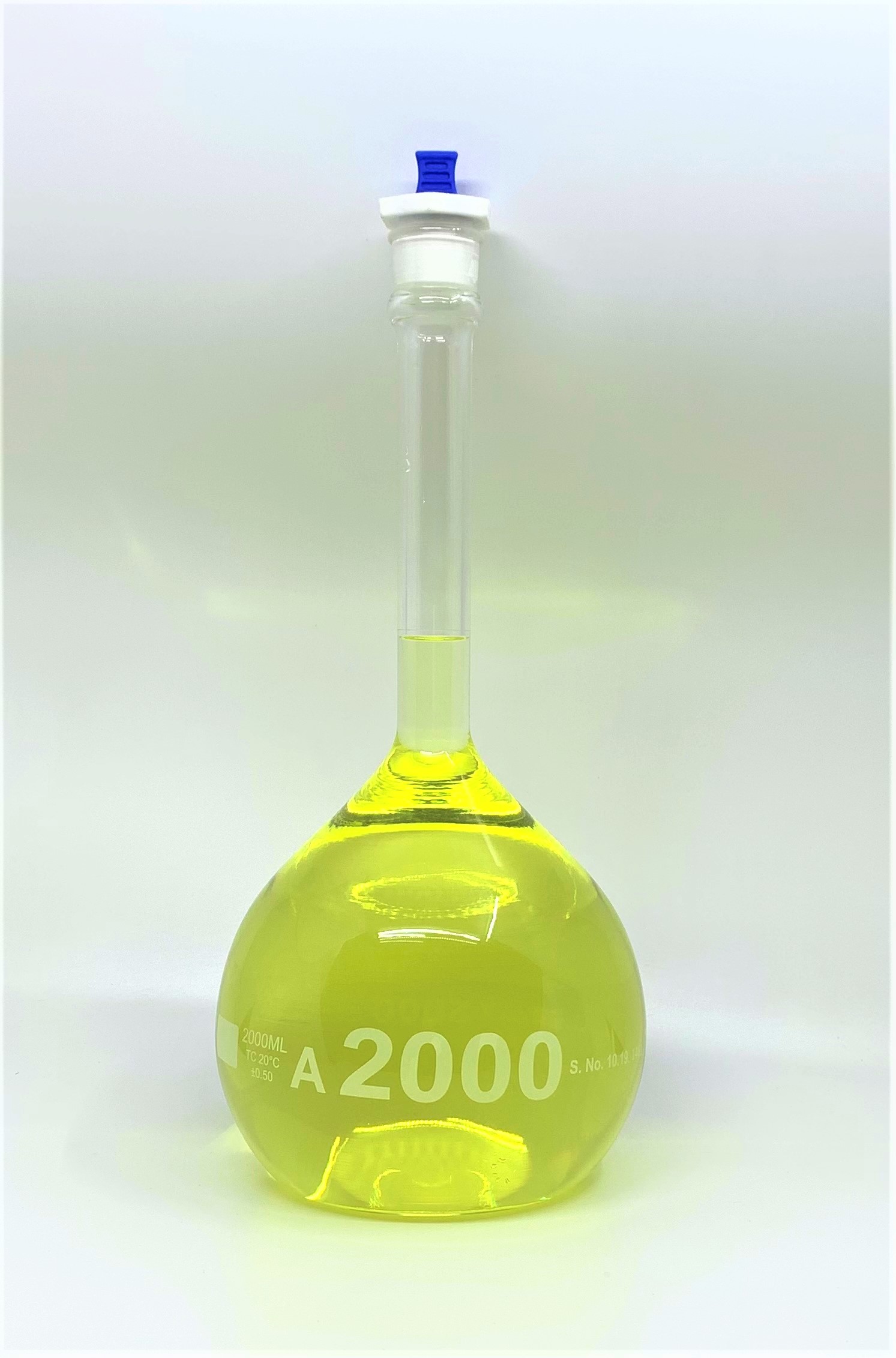 Volumetric Flask, 2000mL, Serialized and Certified, Heavy Duty, Wide Mouth, Clear, PE Stopper# 27, Class A, As Per USP Standards