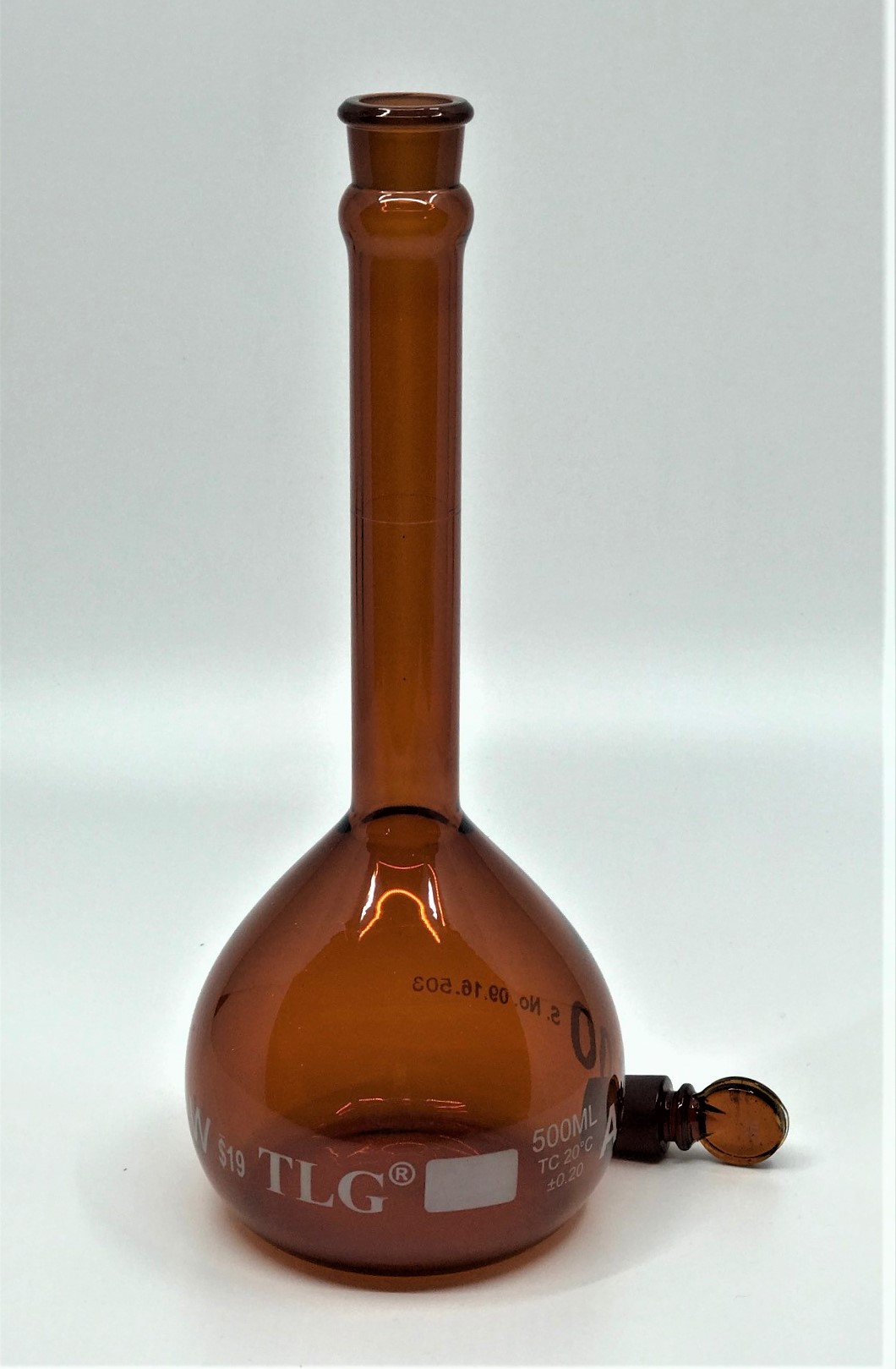 Serialized and Certified Volumetric Flask, Low Actinic Amber, 500mL, Wide Mouth, Glass Stopper#19, Class A, As Per USP Standards