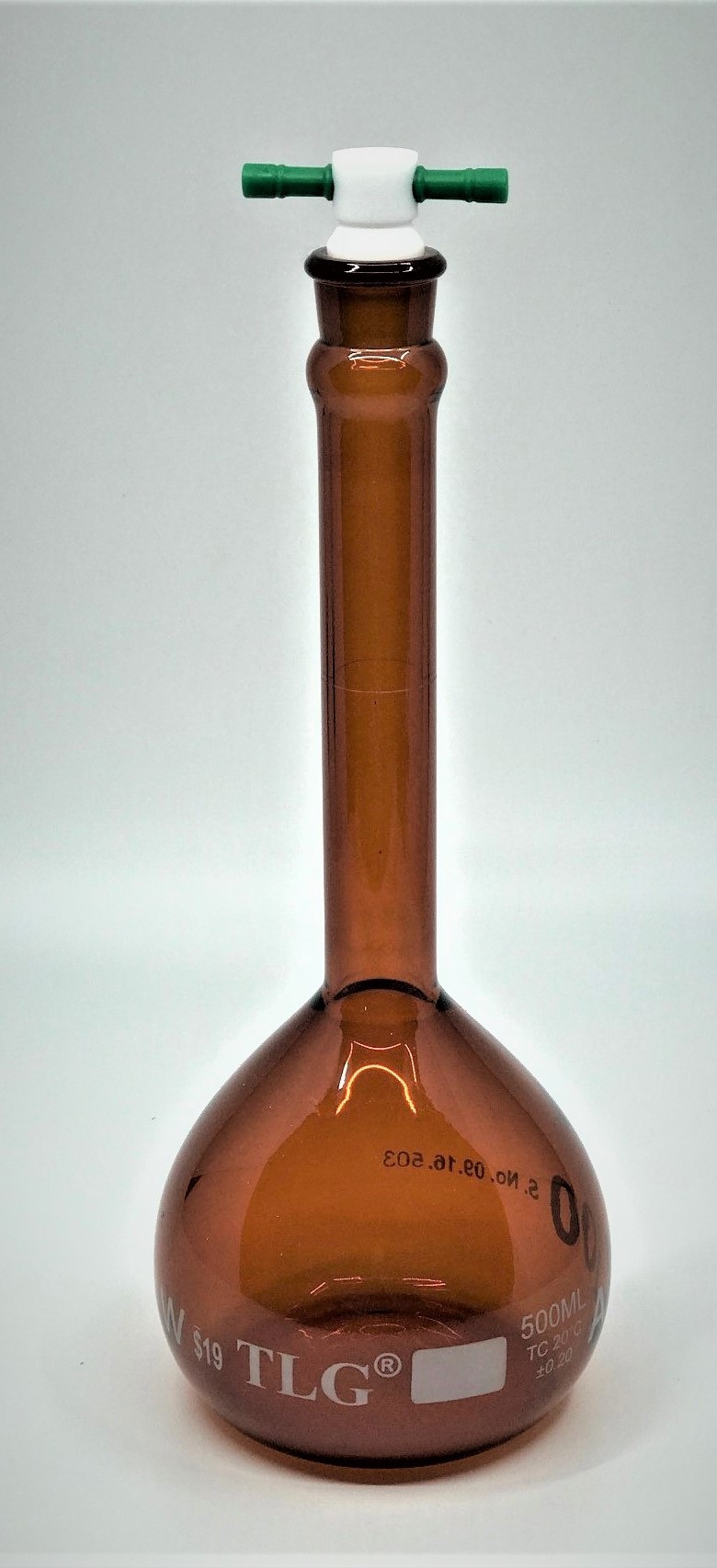 Serialized and Certified Volumetric Flask, Low Actinic Amber, 500mL, Wide Mouth, PTFE Stopper#19, Class A, As Per USP Standards